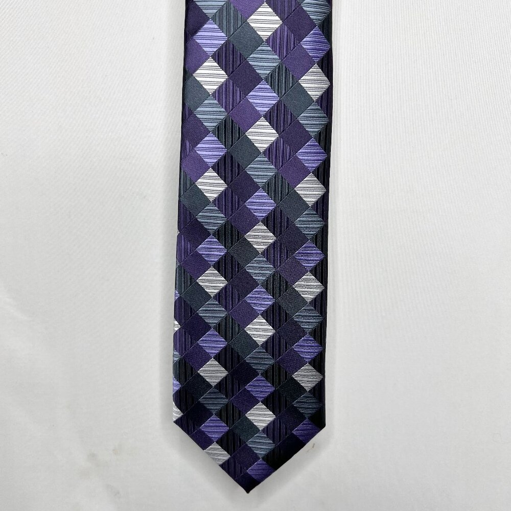 Croft & Barrow Men’s Necktie 3 ½ Purple Gray Lavender Diamond Geometric Business